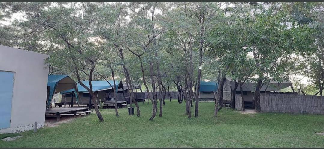 Camp Hogo Kavango روندو المظهر الخارجي الصورة
